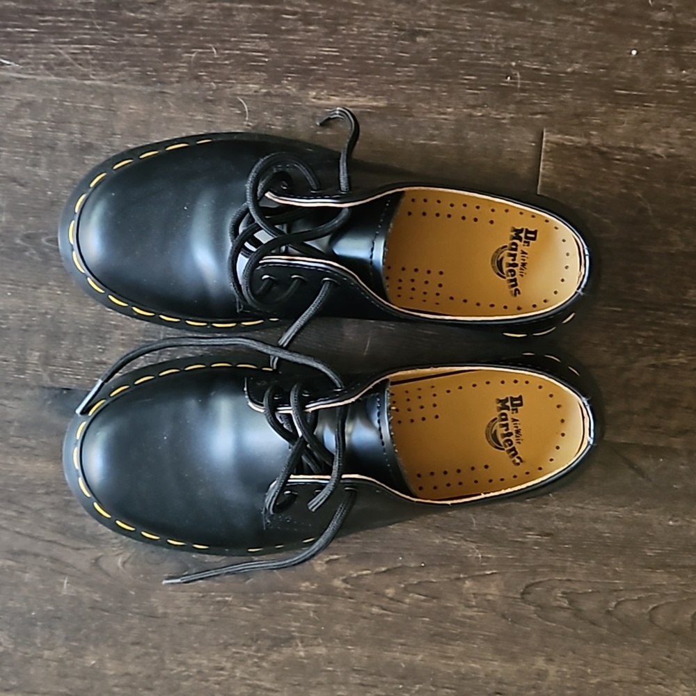Dr Marten 3 hole black shoes size 6 ladies